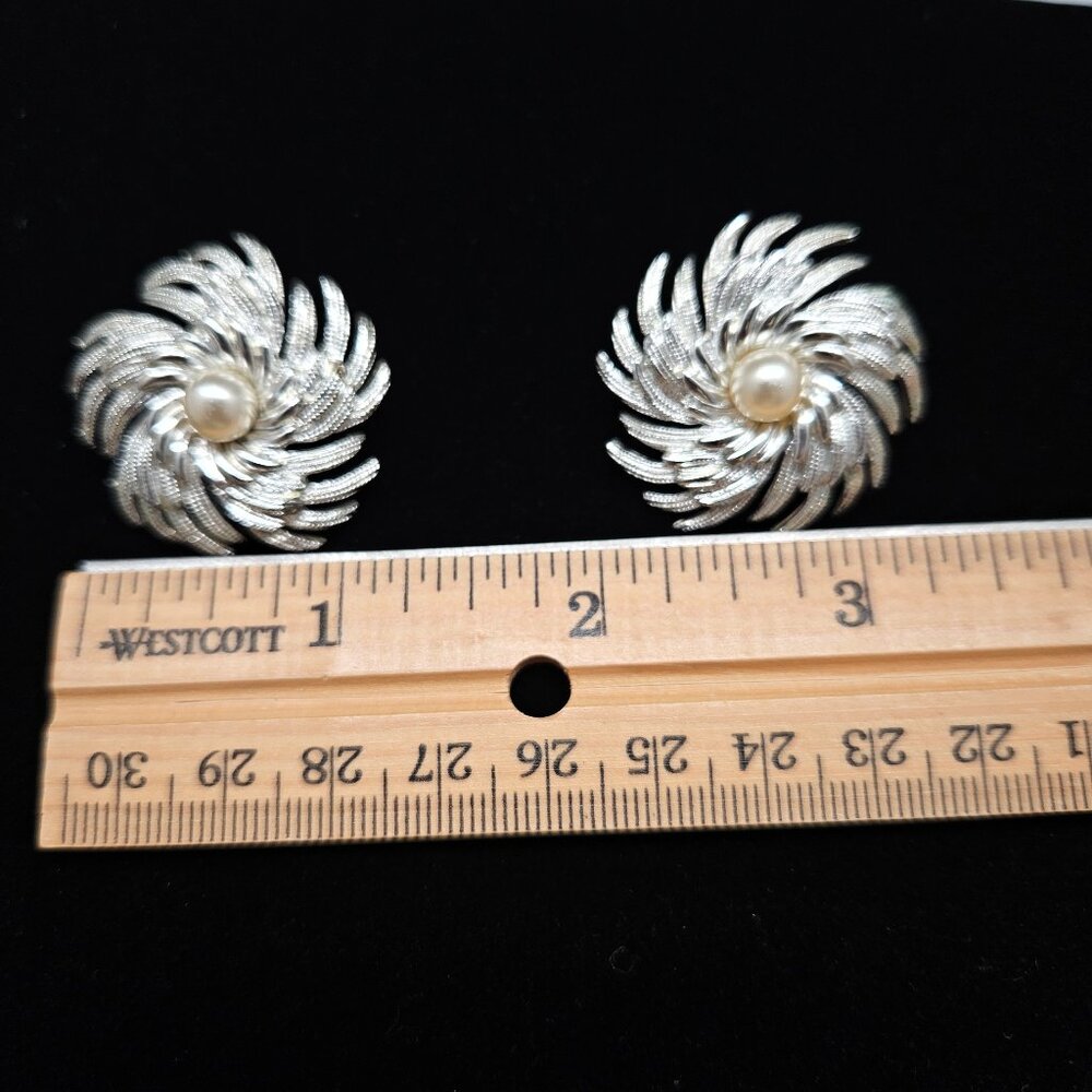 Vtg Lot Sarah Coventry Brooch & Earrings Starburst Pinwheel Faux Pearl & Swirl - Picture 10 of 15